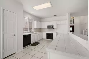 100 Ponciana Dr, Euless, TX 76039 - Photo 15