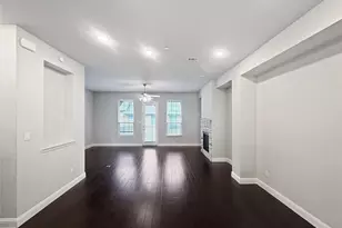 573 W Royal Ln, Irving, TX 75039 - Photo 7