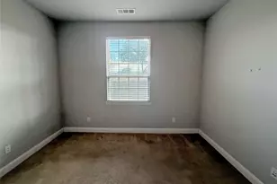 573 W Royal Ln, Irving, TX 75039 - Photo 17