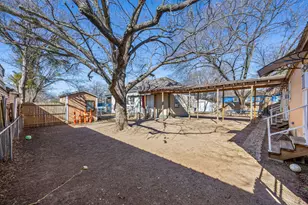 768 N Saint Augustine Dr, Dallas, TX 75217 - Photo 13