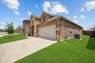 10601 Autumn Leaves Ln, Aubrey, TX 76227 - Photo 3