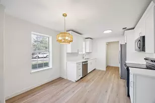 302 W Pelton St, Sherman, TX 75092 - Photo 9