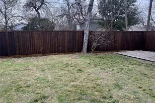 705 S Glasgow Dr, Dallas, TX 75223 - Photo 21