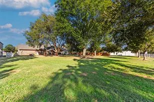 9690 Vail Eton Dr, Pilot Point, TX 76258 - Photo 11