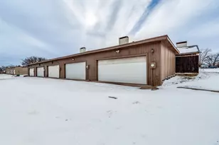 1402 S Carrier Pkwy, Grand Prairie, TX 75051 - Photo 25