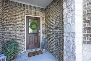 944 Memorial Dr, Aubrey, TX 76227 - Photo 5