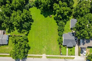 4305 Falls Dr, Dallas, TX 75211 - Photo 1