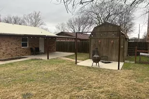 104 Chisholm St, Saint Jo, TX 76265 - Photo 15