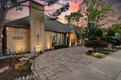 2448 Clearspring Drive N, Irving, TX 75063 - Photo 37