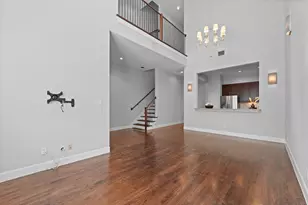 705 E 1st St, Fort Worth, TX 76102 - Photo 7