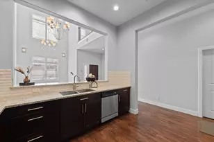 705 E 1st St, Fort Worth, TX 76102 - Photo 13