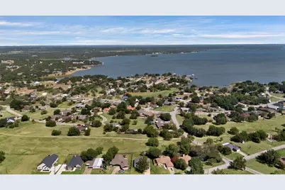 206 Lakeview Drive, Runaway Bay, TX 76426 - Photo 9