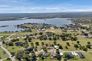 206 Lakeview Dr, Runaway Bay, TX 76426 - Photo 7