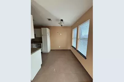 215 Los Angeles Drive, Glenn Heights, TX 75154 - Photo 3