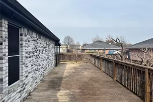 215 Los Angeles Dr, Glenn Heights, TX 75154 - Photo 7