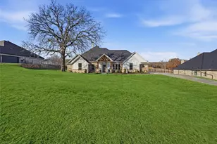 9017 Vly Oak Ct, Springtown, TX 76082 - Photo 3