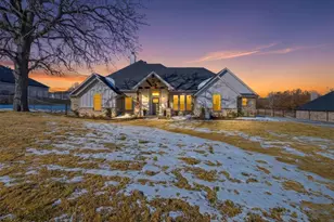 9017 Vly Oak Ct, Springtown, TX 76082 - Photo 1