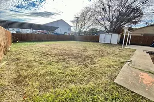 2204 Foxcroft Ln, Arlington, TX 76014 - Photo 13