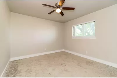 309 S Holiday Drive, Grand Prairie, TX 75052 - Photo 9