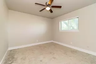 309 S Holiday Dr, Grand Prairie, TX 75052 - Photo 9