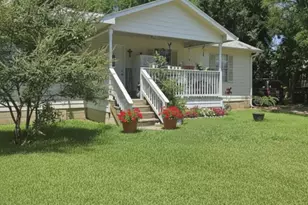 410 W 11th St, Bonham, TX 75418 - Photo 1