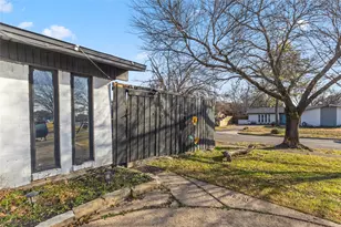 11506 Coral Hills Dr, Dallas, TX 75229 - Photo 3