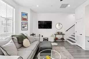 2100 N Fitzhugh Ave, Dallas, TX 75204 - Photo 9