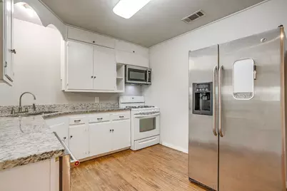 2305 Bonnie Brae Avenue, Fort Worth, TX 76111 - Photo 11