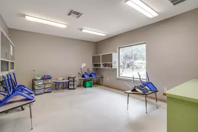 905 Roberts Cut Off, River Oaks, TX 76114 - Photo 11