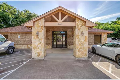 905 Roberts Cut Off, River Oaks, TX 76114 - Photo 1