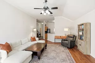 10705 Emerald Park Ln, Fort Worth, TX 76052 - Photo 9