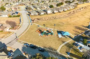 10705 Emerald Park Ln, Fort Worth, TX 76052 - Photo 33