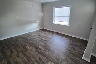 832 Featherston St, Cleburne, TX 76033 - Photo 5