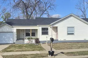 832 Featherston St, Cleburne, TX 76033 - Photo 1