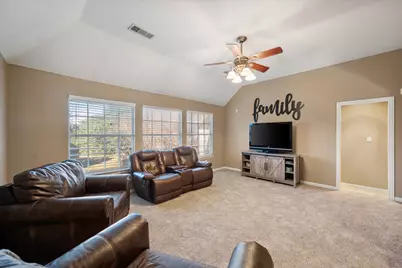 1819 Lakes Edge Boulevard, Mansfield, TX 76063 - Photo 17