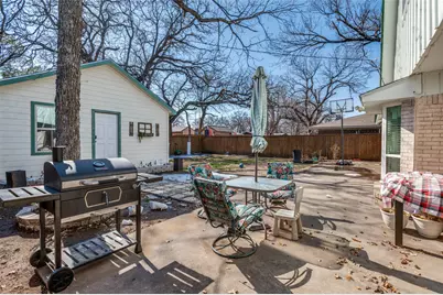 2214 W 11th Street, Irving, TX 75060 - Photo 11