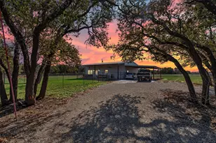 8489 Three Creek Ct, Granbury, TX 76049 - Photo 5