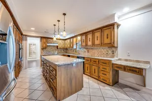 9141 Loma Vista Dr, Dallas, TX 75243 - Photo 17