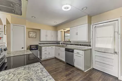 1206 Hillside Drive, Grand Prairie, TX 75051 - Photo 9