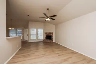 328 W Willow Creek Dr, Glenn Heights, TX 75154 - Photo 3