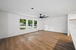 512 Shadowbrook Ln, Hurst, TX 76053 - Photo 5