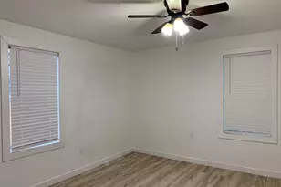 1046 W Collins St, Denison, TX 75020 - Photo 17