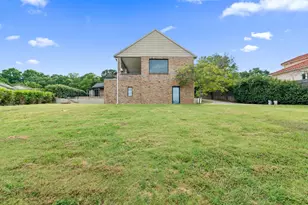 8542 Meadowbrook Dr, Fort Worth, TX 76120 - Photo 9