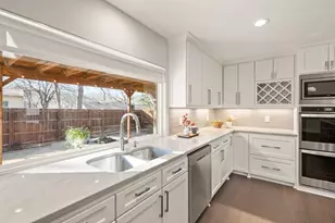 1707 Acorn Dr, Euless, TX 76039 - Photo 3