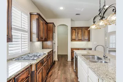 10912 Yorkshire Lane, Frisco, TX 75033 - Photo 9