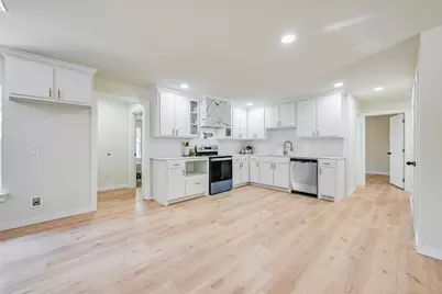 3209 Longmeade Drive, Farmers Branch, TX 75234 - Photo 7