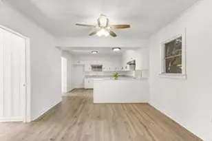 519 Sunnyside Ave, Cockrell Hill, TX 75211 - Photo 7