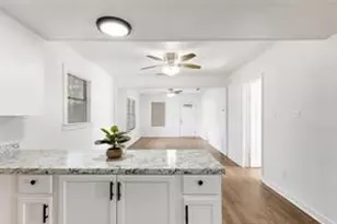 519 Sunnyside Ave, Cockrell Hill, TX 75211 - Photo 9