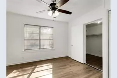 519 Sunnyside Avenue, Cockrell Hill, TX 75211 - Photo 13