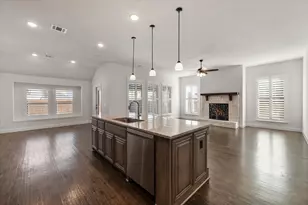137 Fireberry Dr, Glenn Heights, TX 75154 - Photo 3